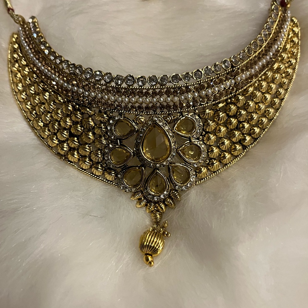 Costume jewelry statement necklace and earrings